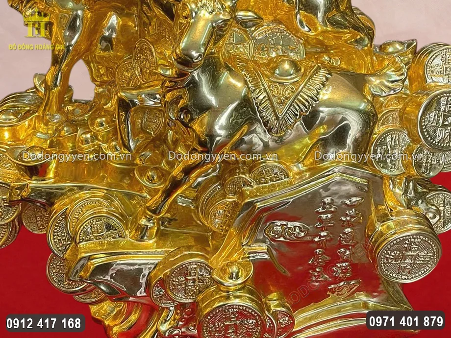 Đế tiền gồm nhiều thỏi kim nguy&ecirc;n bảo